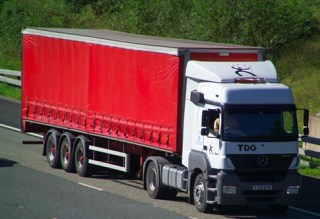 Articulated Lorry, credit Free Foto